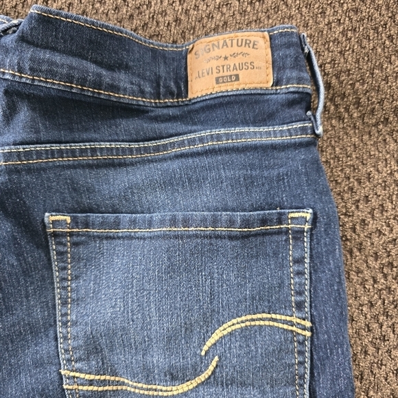 Levi Strauss Jeans Womens Straight-Leg 30×30 Light Washed Blue Mid Rise Curvy - Picture 11 of 12